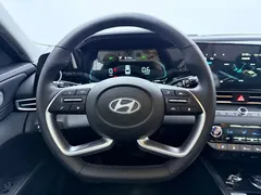 2023 Hyundai Elantra 1.5L CVT LUX Premium — фото 8