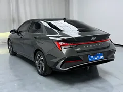 2023 Hyundai Elantra 1.5L CVT LUX Premium — фото 17