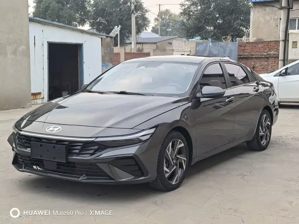2023 Hyundai Elantra 1.5L CVT LUX Premium