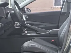 2023 Hyundai Elantra 1.5L CVT LUX Premium — фото 8