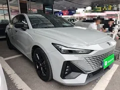2022 Changan UNI-V 1.5T Premium — фото 4
