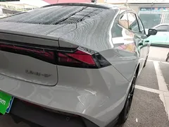 2022 Changan UNI-V 1.5T Premium — фото 8