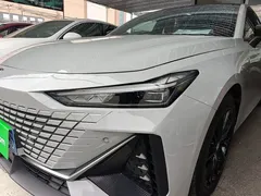 2022 Changan UNI-V 1.5T Premium — фото 24