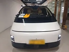 2025 Li Auto MEGA Ultra Smart Refresh, белый — фото 3