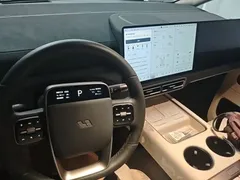 2025 Li Auto MEGA Ultra Smart Refresh, белый — фото 10