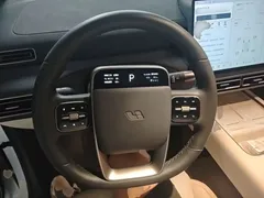 2025 Li Auto MEGA Ultra Smart Refresh, белый — фото 11