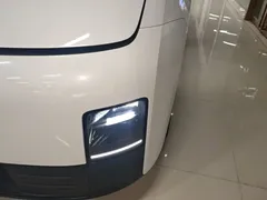 2025 Li Auto MEGA Ultra Smart Refresh, белый — фото 24