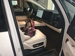 2025 Li Auto MEGA Ultra Smart Refresh, белый — фото 25