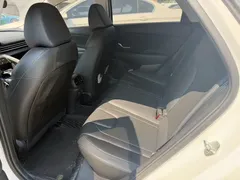 2022 Hyundai Elantra 1.5L CVT LUX Premium, белый — фото 7