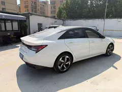 2022 Hyundai Elantra 1.5L CVT LUX Premium, белый — фото 9