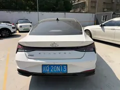 2022 Hyundai Elantra 1.5L CVT LUX Premium, белый — фото 10