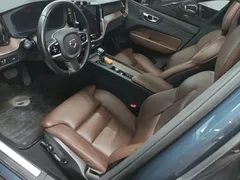 2021 Volvo XC60 4WD Luxury, синий — фото 15