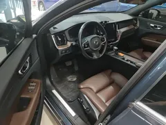 2021 Volvo XC60 4WD Luxury, синий — фото 16