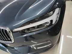 2021 Volvo XC60 4WD Luxury, синий — фото 24