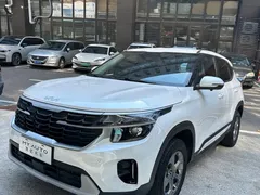2023 Kia Seltos 1.5L CVT Comfort, белый — фото 1