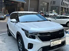 2023 Kia Seltos 1.5L CVT Comfort, белый — фото 3