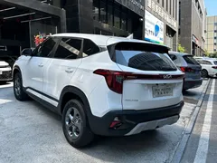 2023 Kia Seltos 1.5L CVT Comfort, белый — фото 7