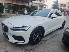 2022 Volvo S60 B4 Luxury, белый — фото 1