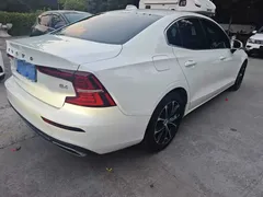 2022 Volvo S60 B4 Luxury, белый — фото 2