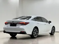 2022 Toyota Avalon Hybrid 2.5L Luxury, белый — фото 4