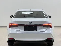 2022 Toyota Avalon Hybrid 2.5L Luxury, белый — фото 5
