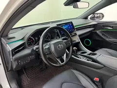 2022 Toyota Avalon Hybrid 2.5L Luxury, белый — фото 23
