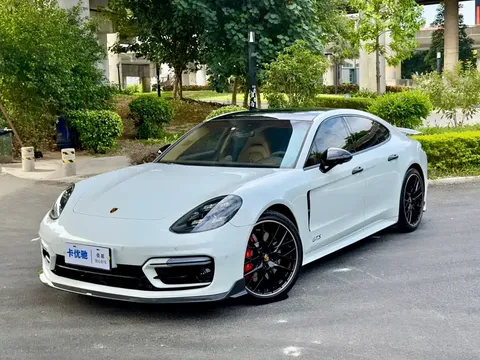 2021 Porsche Panamera GTS 4.0T