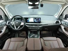 2023 BMW X7 xDrive40i Luxury Package, чёрный — фото 6