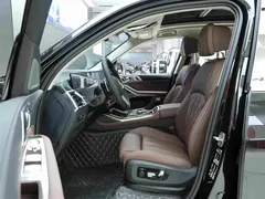 2023 BMW X7 xDrive40i Luxury Package, чёрный — фото 11