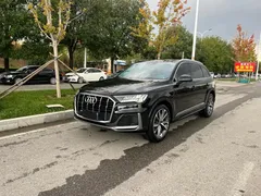 2021 Audi Q7 55 TFSI quattro S line Sport, чёрный — фото 1