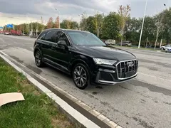2021 Audi Q7 55 TFSI quattro S line Sport, чёрный — фото 3