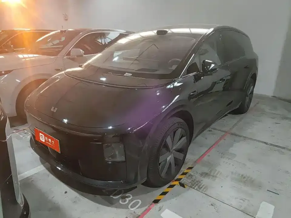 2025 Li Auto i8 Standard