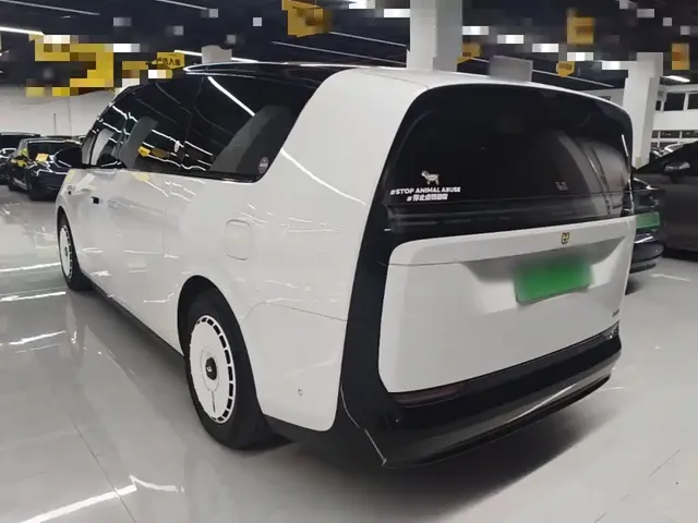 2024 Li Auto MEGA Ultra