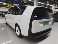 2024 Li Auto MEGA Ultra, белый — фото 5