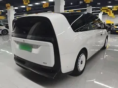 2024 Li Auto MEGA Ultra, белый — фото 7