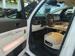 2024 Li Auto MEGA Ultra, белый — фото 16