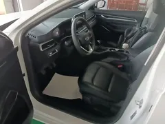 2022 Geely Emgrand 4th Gen 1.5L MT Luxury, белый — фото 15