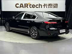 2023 BMW 7 Series 735Li M Sport Package, чёрный — фото 9