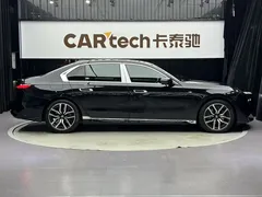 2023 BMW 7 Series 735Li M Sport Package, чёрный — фото 24