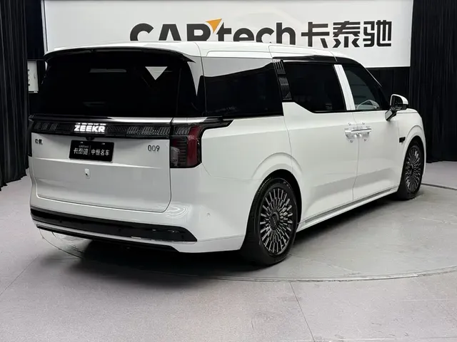 2024 Zeekr 009 6-Seat Executive 4WD 108kWh