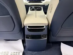 2024 Zeekr 009 6-Seat Executive 4WD 108kWh, белый — фото 12