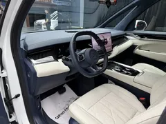 2024 Zeekr 009 6-Seat Executive 4WD 108kWh, белый — фото 18