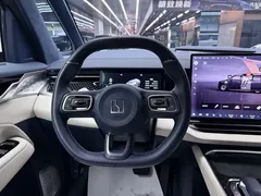 2024 Zeekr 009 6-Seat Executive 4WD 108kWh, белый — фото 22