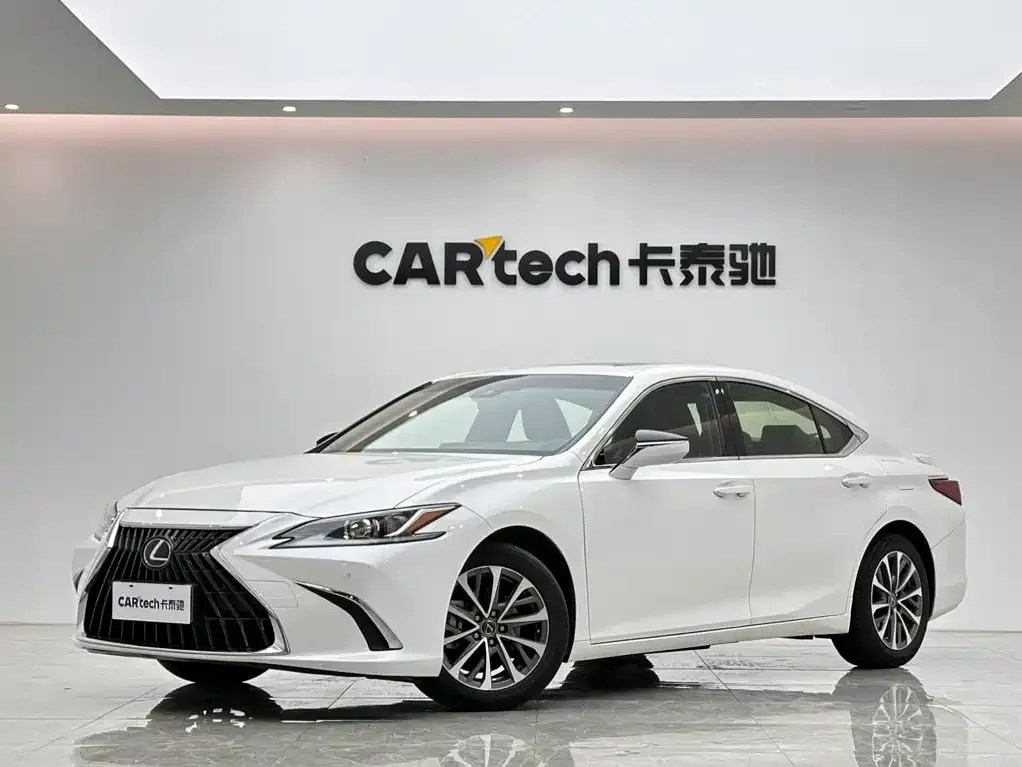 2022 Lexus ES 300h Excellence
