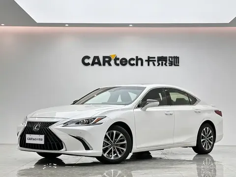 2022 Lexus ES 300h Excellence