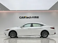 2022 Lexus ES 300h Excellence, белый — фото 2