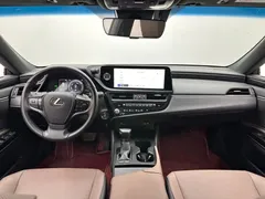 2022 Lexus ES 300h Excellence, белый — фото 10