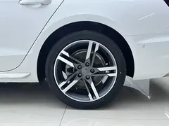 2020 Audi A4L 40 TFSI Luxury Dynamic, белый — фото 11