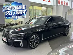 2021 BMW 7 Series 740Li Leading M Sport Package, чёрный — фото 1