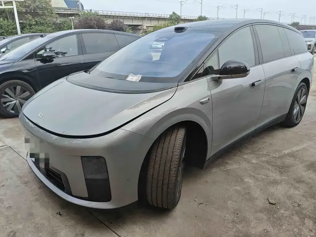 2025 Li Auto i8 Standard